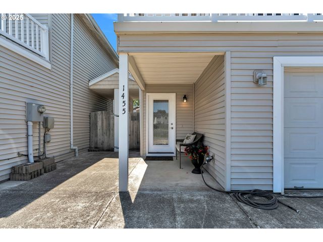 1455 Ne JESSICA Loop, Hillsboro, OR 97124