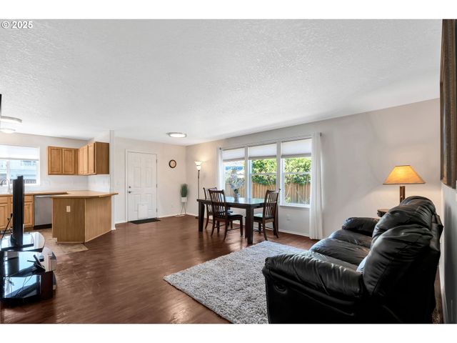 1455 Ne JESSICA Loop, Hillsboro, OR 97124