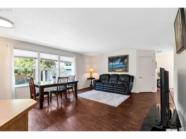 1455 Ne JESSICA Loop, Hillsboro, OR 97124