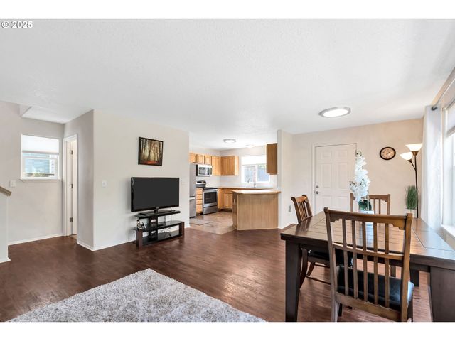 1455 Ne JESSICA Loop, Hillsboro, OR 97124