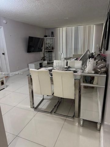 2821 N Miami Beach Boulevard 2I, North Miami Beach, FL 33160