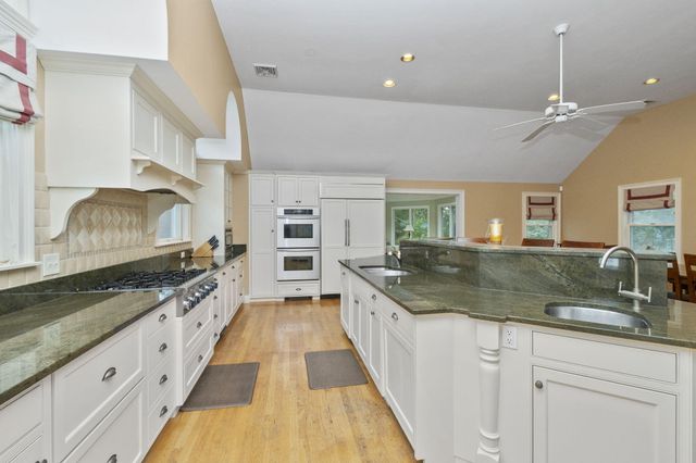 6 Heron Way, Mashpee, MA 02649