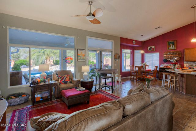 1338 N Mahogany Gulch Lane, Green Valley, AZ 85614