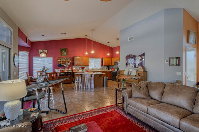 1338 N Mahogany Gulch Lane, Green Valley, AZ 85614