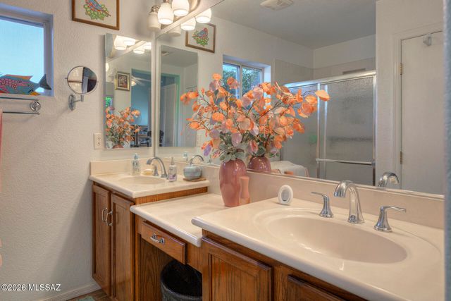 1338 N Mahogany Gulch Lane, Green Valley, AZ 85614