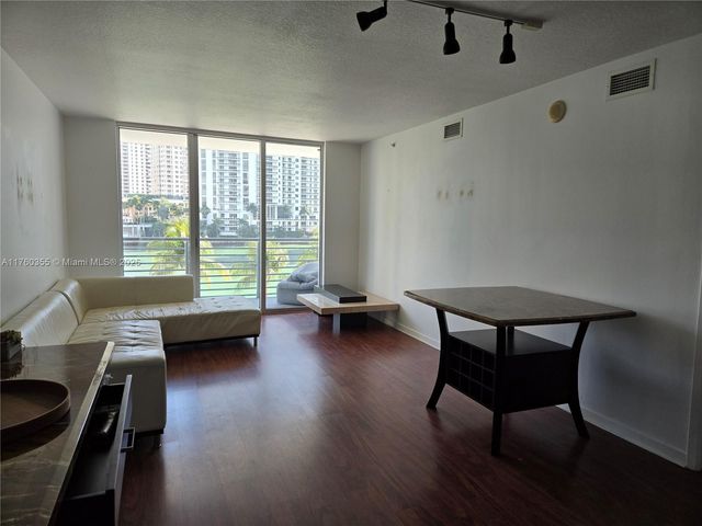 325 S Biscayne Blvd 415, Miami, FL 33131