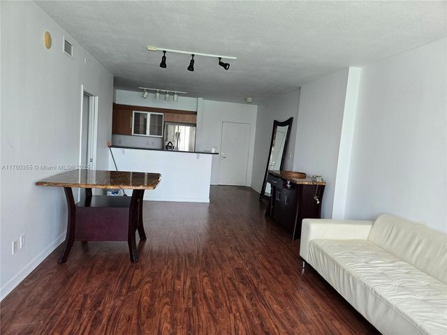 325 S Biscayne Blvd 415, Miami, FL 33131