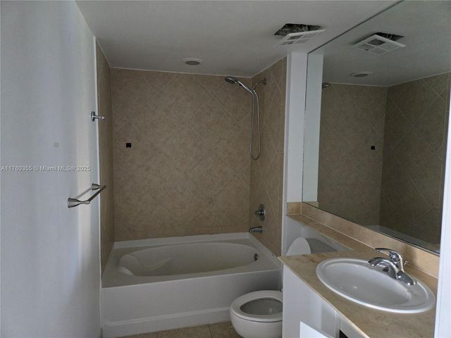 325 S Biscayne Blvd 415, Miami, FL 33131