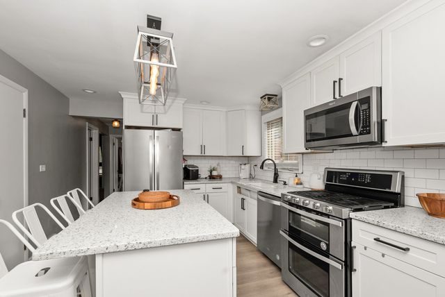 11208 S Sacramento Avenue, Chicago, IL 60655