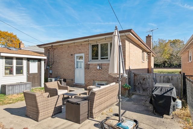 11208 S Sacramento Avenue, Chicago, IL 60655