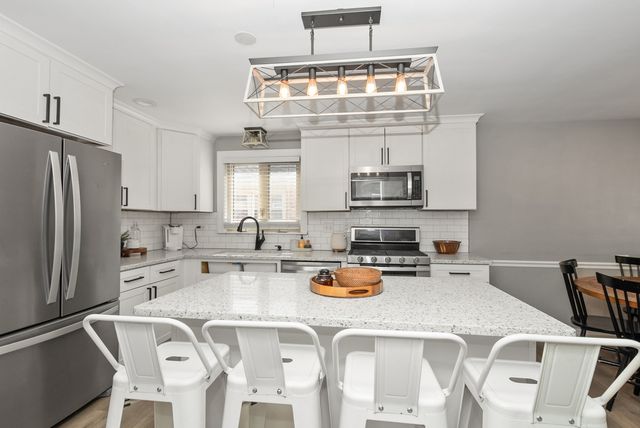 11208 S Sacramento Avenue, Chicago, IL 60655