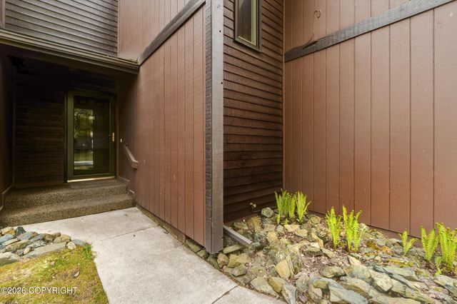 1006 W 80th Avenue, Anchorage, AK 99518