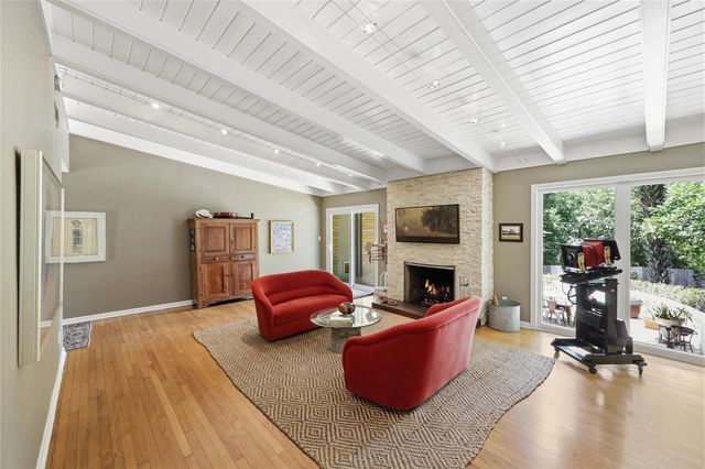 2006 NW 14TH AVENUE, Gainesville, FL 32605