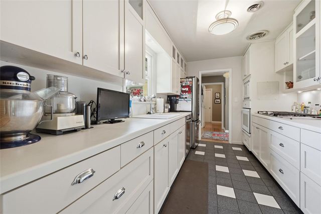 2006 NW 14TH AVENUE, Gainesville, FL 32605
