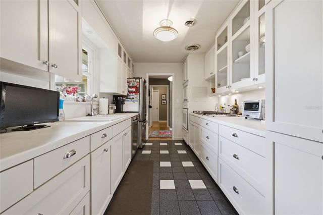 2006 NW 14TH AVENUE, Gainesville, FL 32605