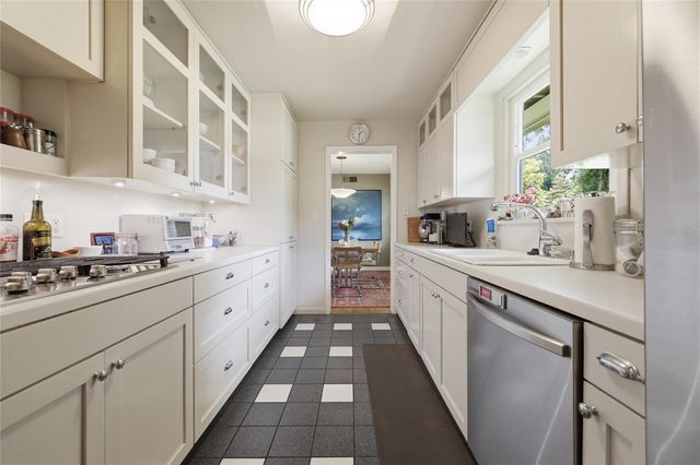 2006 NW 14TH AVENUE, Gainesville, FL 32605