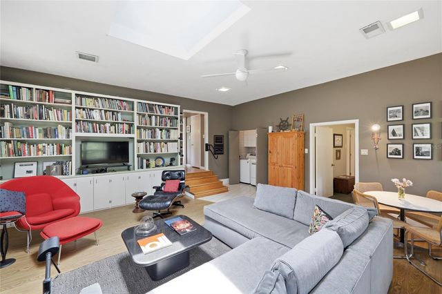 2006 NW 14TH AVENUE, Gainesville, FL 32605