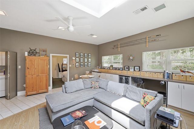 2006 NW 14TH AVENUE, Gainesville, FL 32605
