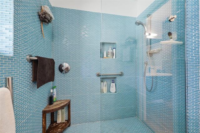 2006 NW 14TH AVENUE, Gainesville, FL 32605