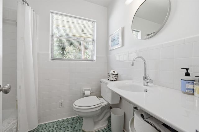 2006 NW 14TH AVENUE, Gainesville, FL 32605