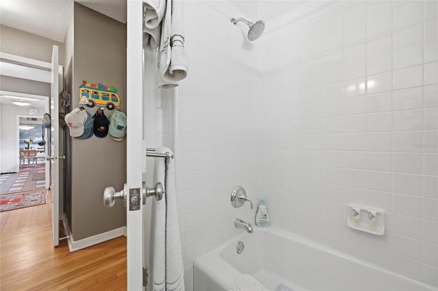 2006 NW 14TH AVENUE, Gainesville, FL 32605