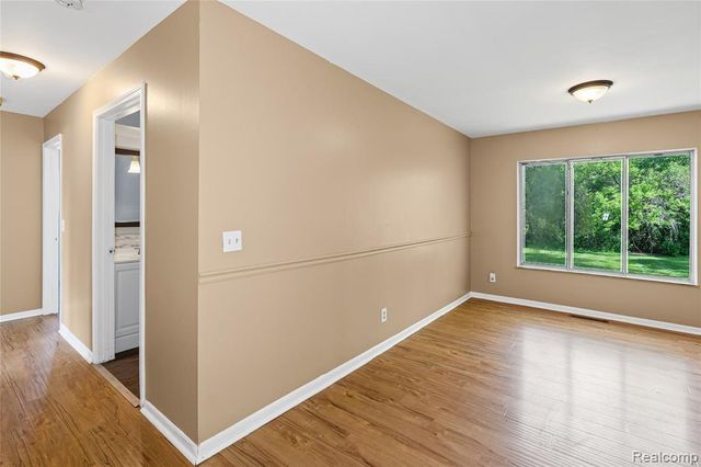 4064 Sheraton Drive, Flint, MI 48532