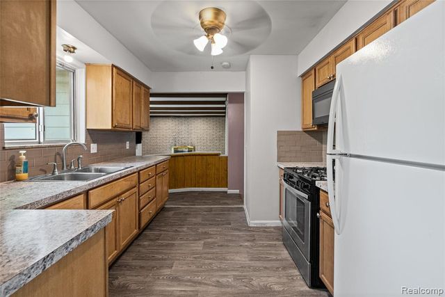 4064 Sheraton Drive, Flint, MI 48532