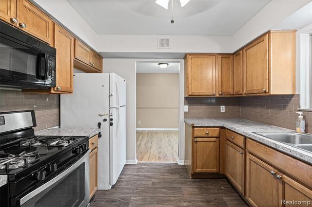 4064 Sheraton Drive, Flint, MI 48532