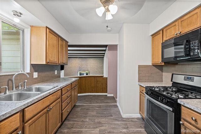 4064 Sheraton Drive, Flint, MI 48532