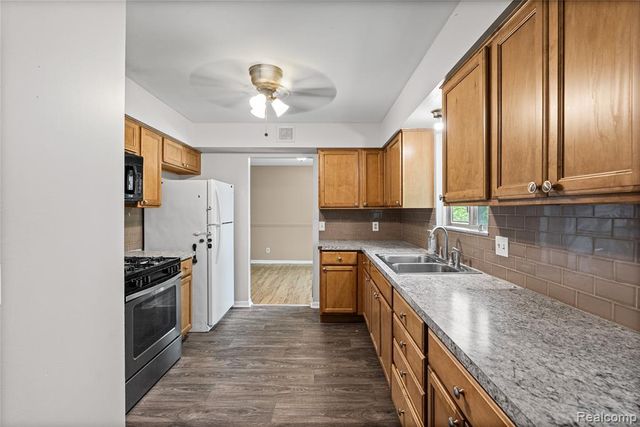 4064 Sheraton Drive, Flint, MI 48532