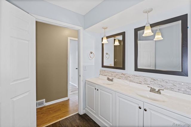 4064 Sheraton Drive, Flint, MI 48532