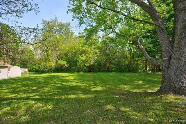 4064 Sheraton Drive, Flint, MI 48532