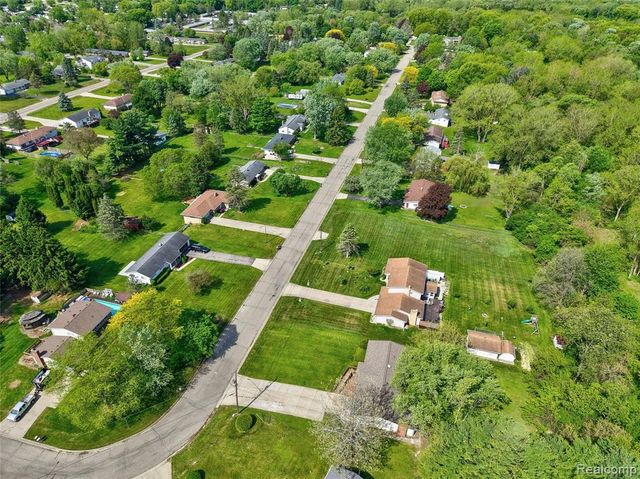 4064 Sheraton Drive, Flint, MI 48532