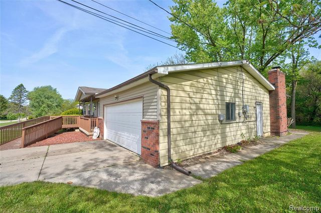 4064 Sheraton Drive, Flint, MI 48532