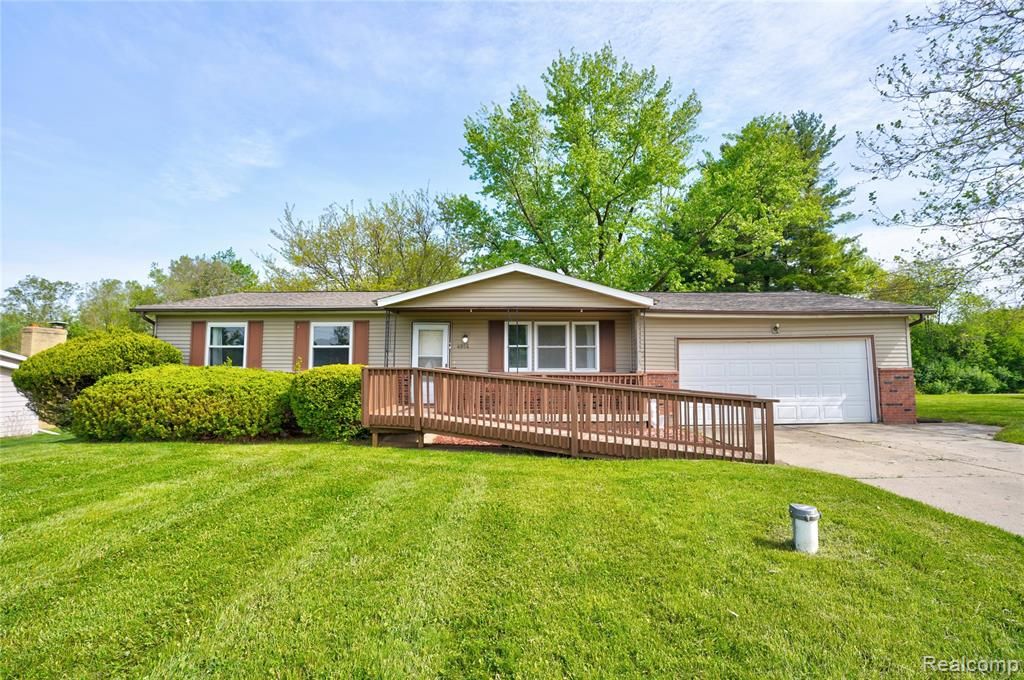 4064 Sheraton Drive, Flint, MI 48532