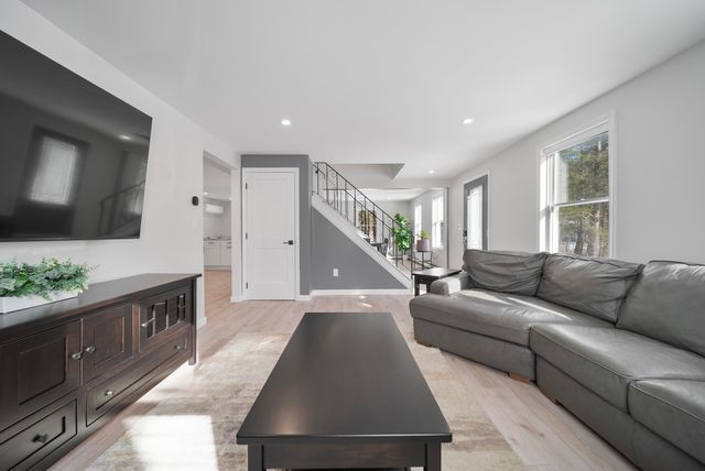 21 Acorn Avenue, Auburn, NH 03032