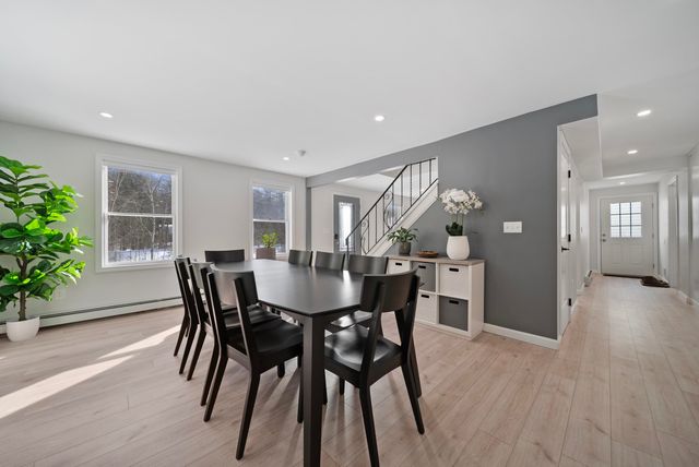 21 Acorn Avenue, Auburn, NH 03032