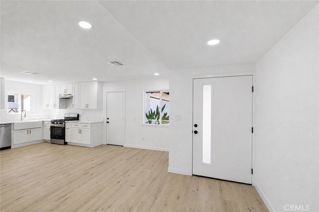Image 10 of property listing at 4123 Polk Street, Riverside, CA 92505