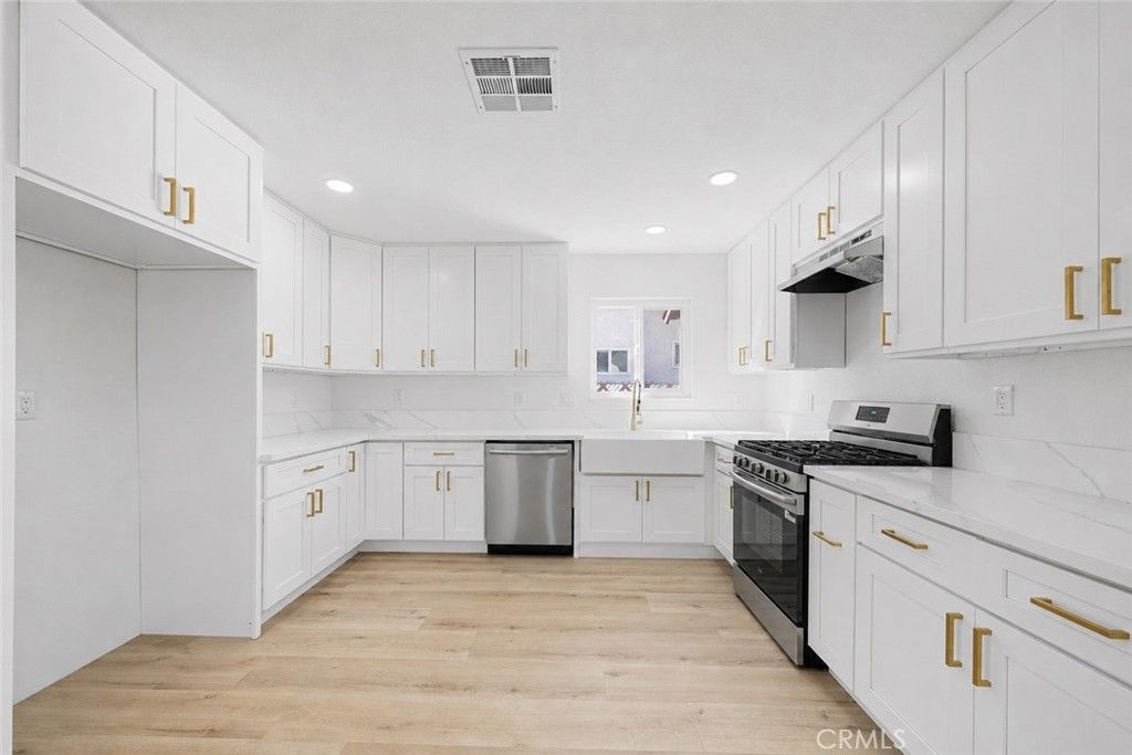 Image 12 of property listing at 4123 Polk Street, Riverside, CA 92505