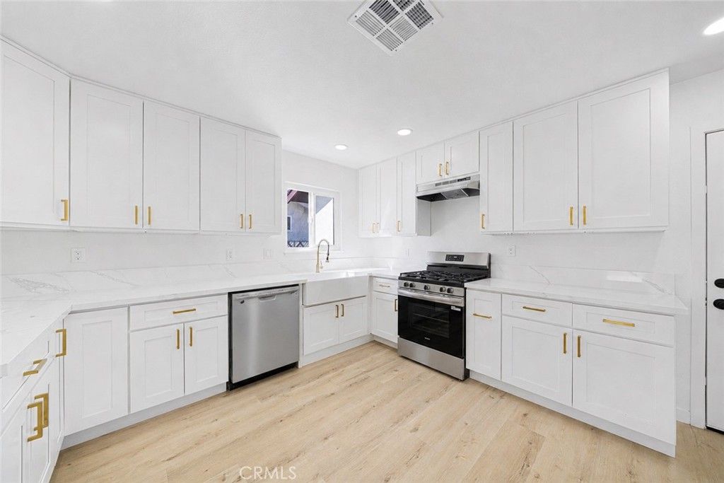 Image 7 of property listing at 4123 Polk Street, Riverside, CA 92505