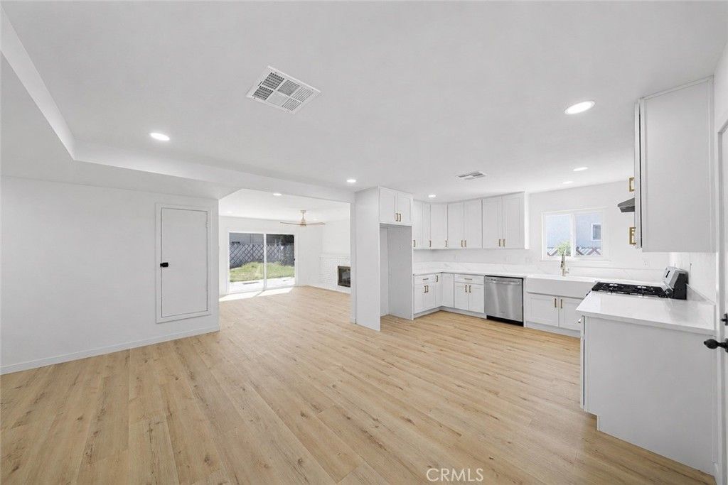 Image 9 of property listing at 4123 Polk Street, Riverside, CA 92505