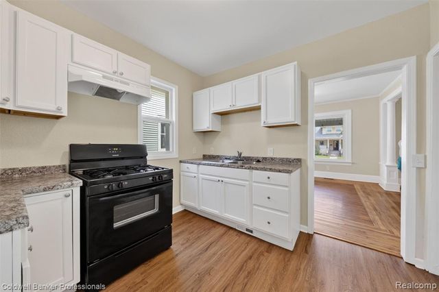 43 Dwight Ave Avenue, Pontiac, MI 48341