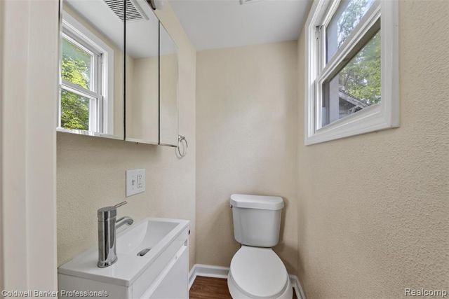43 Dwight Ave Avenue, Pontiac, MI 48341