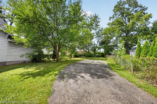 43 Dwight Ave Avenue, Pontiac, MI 48341