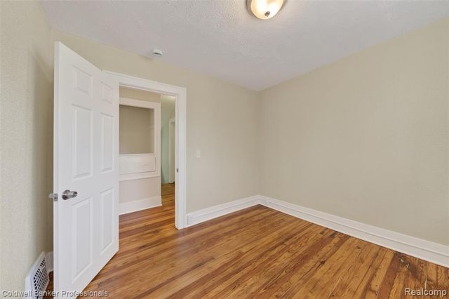 43 Dwight Ave Avenue, Pontiac, MI 48341