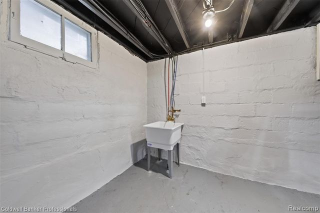43 Dwight Ave Avenue, Pontiac, MI 48341