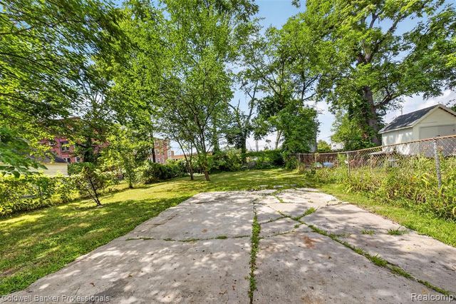 43 Dwight Ave Avenue, Pontiac, MI 48341