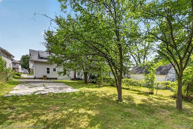43 Dwight Ave Avenue, Pontiac, MI 48341