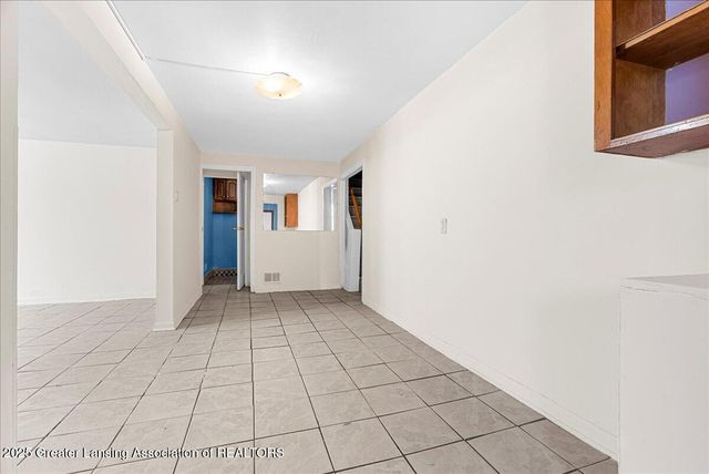 2706 W Jolly Road, Lansing, MI 48911