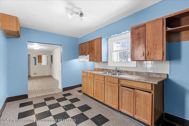 2706 W Jolly Road, Lansing, MI 48911